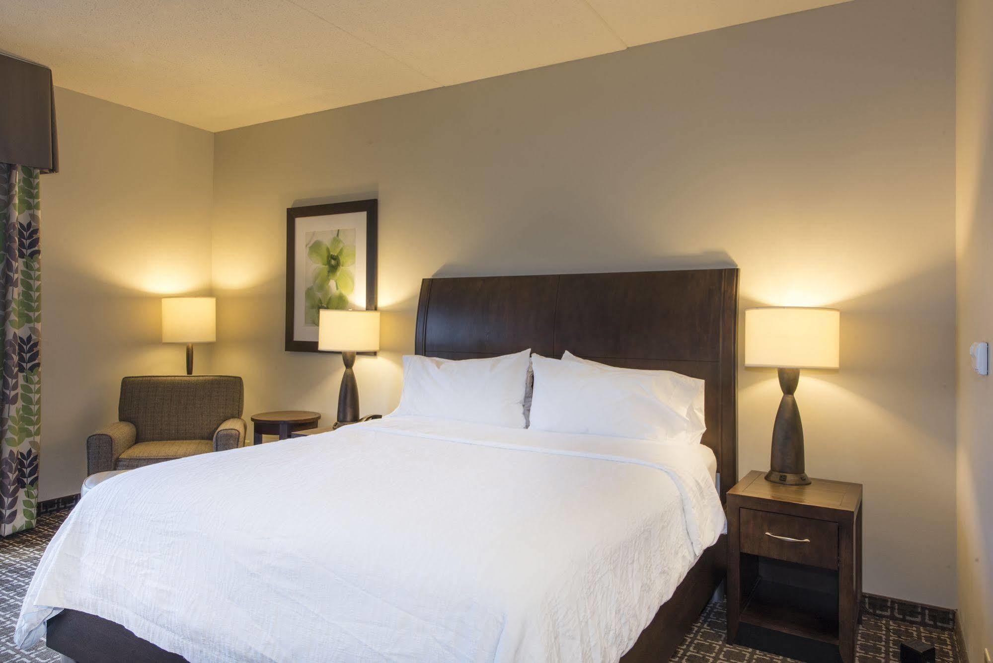 Hilton Garden Inn Raleigh Cary Exterior foto